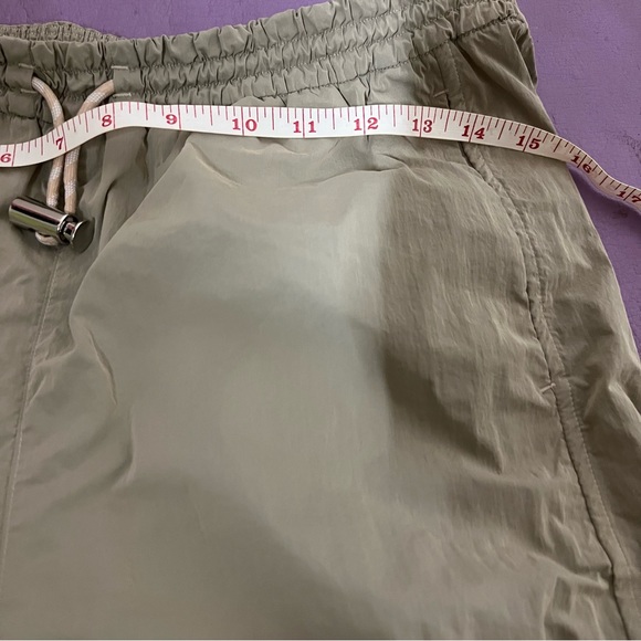 Lululemon Mid-Rise Jogger - Picture 4 of 8